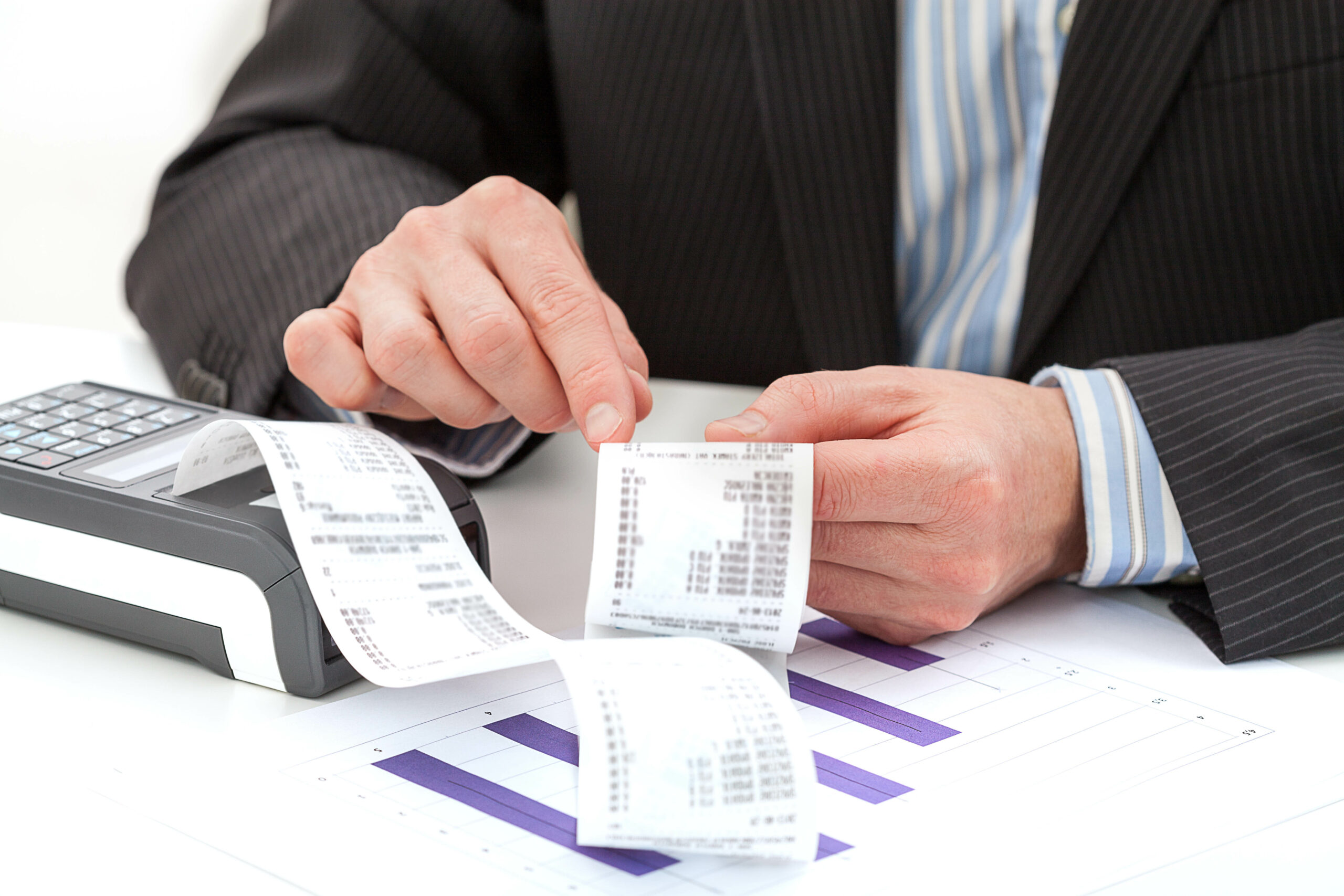 Налоговая служба татар информ. Работник налоговой службы. Налоговая нагрузка картинки для презентации. Вебинар для налогоплательщиков. Налоговая будет продавать данные.